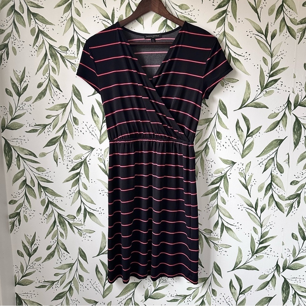 Banana Republic Dress. Petite Small. Black/Coral.